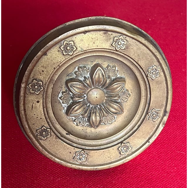 American Large Antique 19th Century American Federal Empire Spun Brass Classical Drapery Tie Backs - A Pair For Sale - Image 3 of 16
