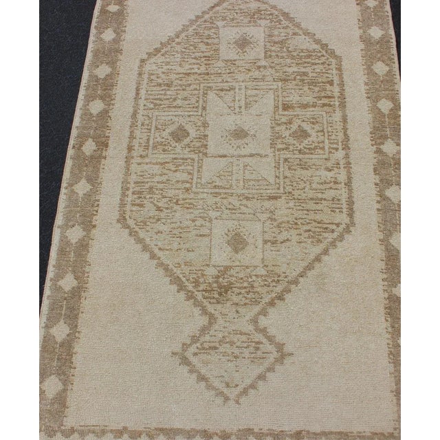 Vintage Turkish Oushak Wide Runner With Three Geometric Medallions in Neutral Colors For Sale - Image 9 of 13