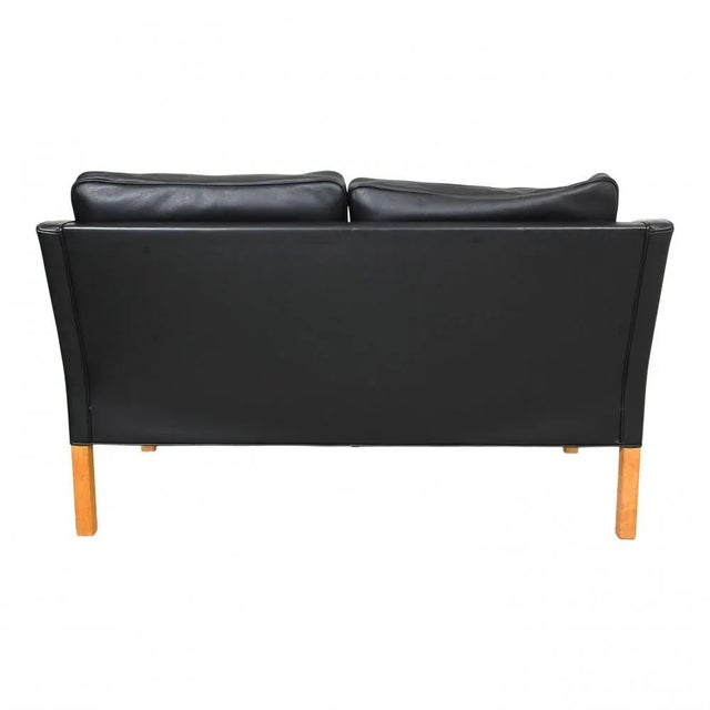 Wood 2322 2-Seater Sofa in Black Bison Leather and Oak by Børge Mogensen for Fredericia, 1890s For Sale - Image 7 of 9
