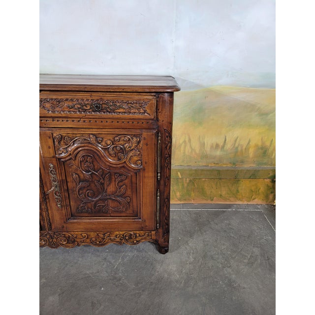 Louis XV Credenza in Walnut For Sale - Image 4 of 13