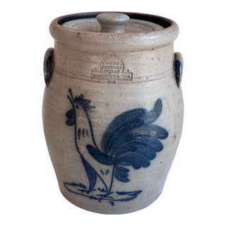 1986 Rowe Pottery Works Salt Glazed Stoneware Rooster Crock With Lid 11" For Sale