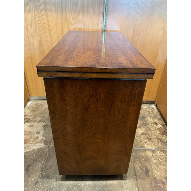 1970s MCM Henredon Campaign Style Walnut and Rattan Rolling Bar/Cabinet W/ Expandable Flip Top For Sale - Image 5 of 12