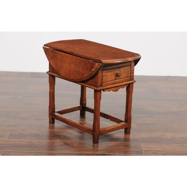 Late 19th Century English Drop-Leaf Yew Wood Side Table with Single Drawer and Side Stretcher For Sale - Image 4 of 11