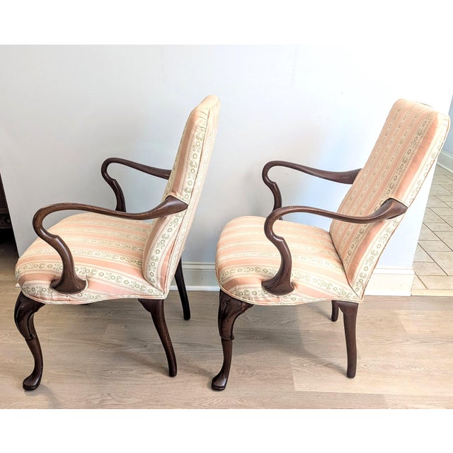 Queen Anne Mid 20th Century Biggs / Kittinger Queen Anne Fireside Arm Chair Pair For Sale - Image 3 of 18
