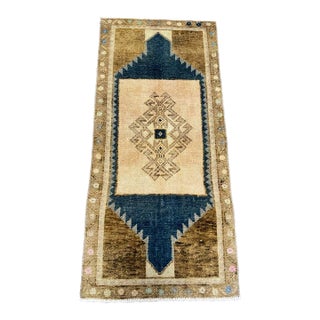 Turkish Yastik Rug 1'5" x 3'2" For Sale