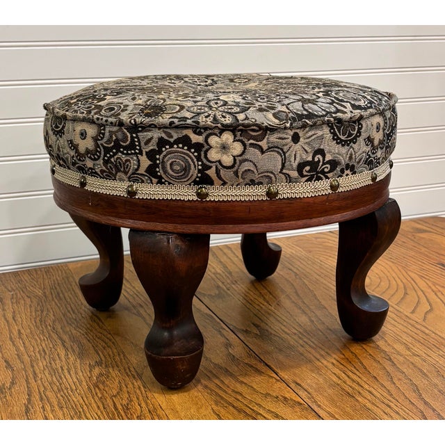 Mid 20th Century Queen Anne Footstool With Mahogany Turned Legs and Floral Upholstery For Sale - Image 4 of 9
