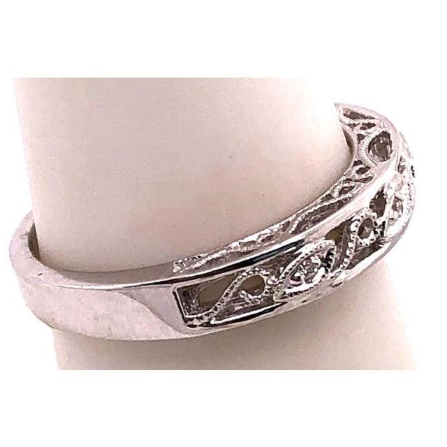 14 Karat White Gold Diamond Wedding Band Anniversary Filigree Ring, Size 6 For Sale In New York - Image 6 of 6