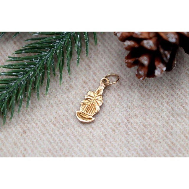 19.2k Gold Our Lady of the Immaculate Conception Pendant For Sale - Image 4 of 6