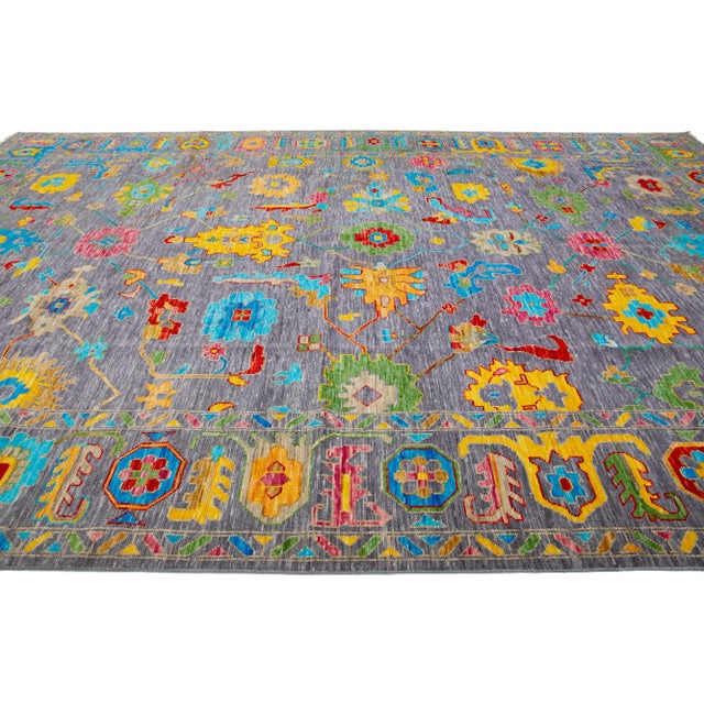2020s Modern Oushak Style Gray Wool Rug Features Allover Floral Pattern For Sale - Image 5 of 8