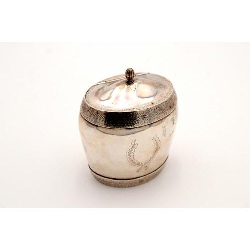Silver Tea Box with Reliefs and Knob on the Lid, in Very Good conditions. Designed 1920 to 1949 This piece has an...