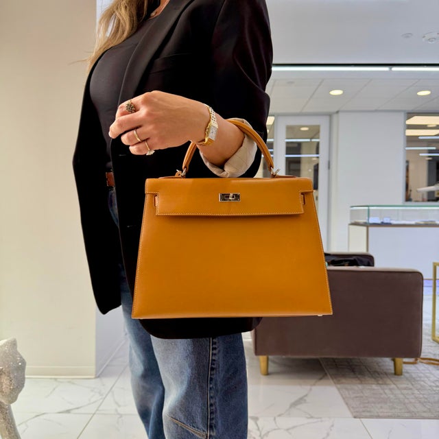 Hermès Kelly 32 Gold Box Calf Leather Palladium Hardware Top Handle Bag For Sale - Image 11 of 11