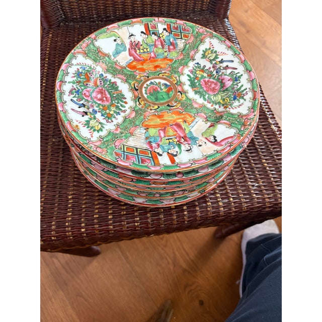 Chinoiserie Early 20th Century Rose Medallion Dinner Plates - Set of 8 For Sale - Image 3 of 5