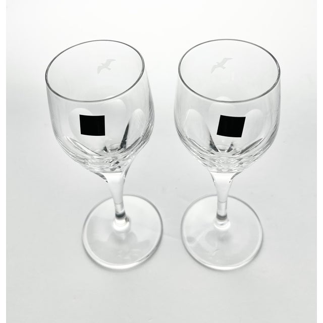 Contemporary Hoya “Metaphor” Pair of Crystal Wine Glasses, Bird or Seagull Motif - a Pair For Sale - Image 3 of 7