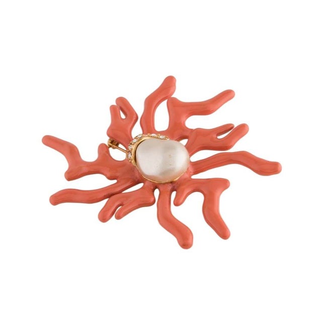 American 90s Oscar De La Renta Brooch Coral Branch Pearl Enamel Rhinestones Crystals Vintage Gold Plated For Sale - Image 3 of 8