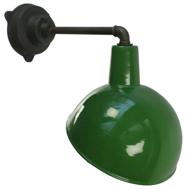 Factory wall light green enamel, white interior. diameter cast iron wall piece: 12 cm, 3 holes to secure. e26 / e27....