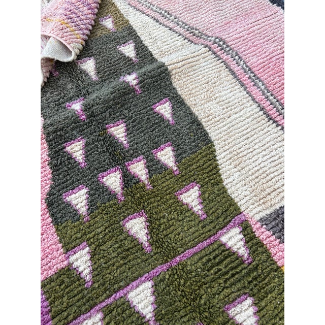 Pink Moroccan Boujad Berber Rug in Pink Wool, 1990 For Sale - Image 8 of 12