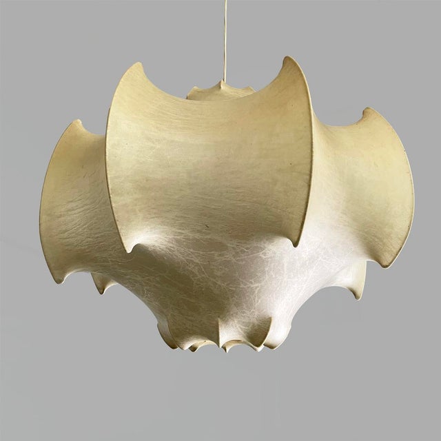 Italian mid-century modern cocoon chandelier Viscontea by Achille and Pier Giacomo Castiglioni for Flos, 1960s Chandelier...