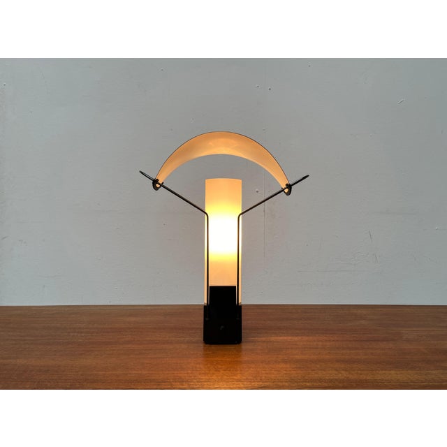 Black Postmodern Italian Palio Table Lamp by Perry King, S. Miranda for Arteluce, 1980s For Sale - Image 8 of 18