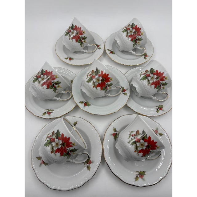 Porcelain Christmas Service from Johann Seltmann, 1960s, Set of 17 For Sale - Image 9 of 18