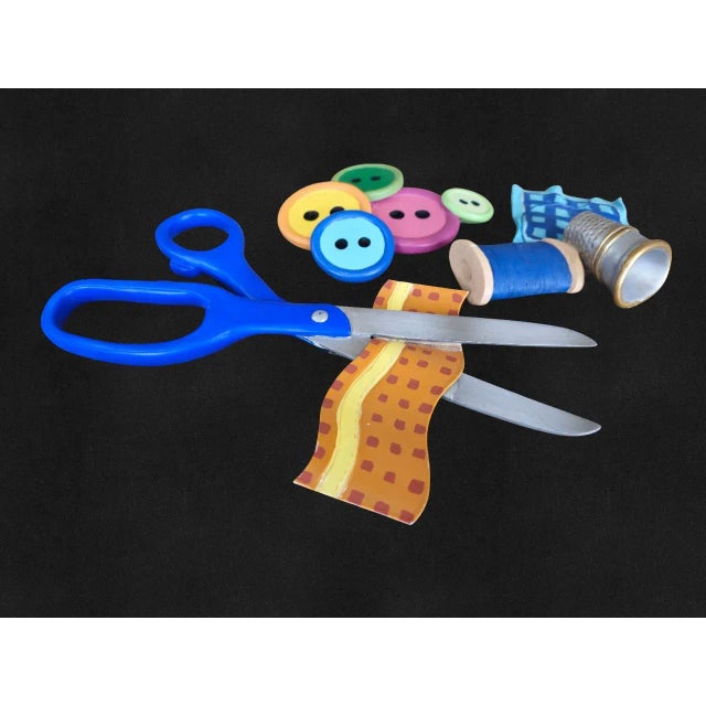 2000 - 2009 WMG 2006 Sewing Tailor Decor Scissors Buttons Thimble Hanging Figurine Set- 3 Pieces For Sale - Image 5 of 8