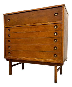 Vintage Mid-Century Modern 4-Drawer Dresser With Dovetailed Drawers