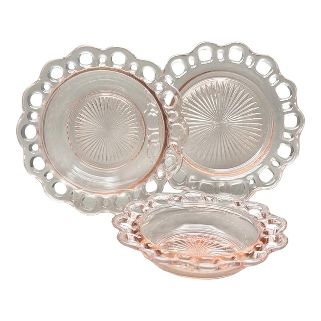 Vintage Pink Anchor Hocking “Old Colony” Lace Edge 3 Piece Serving Set For Sale
