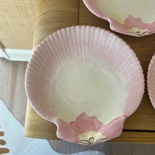 Hollywood Regency Rare Signed Dodie Thayer Palm Beach Pink Scallop Shell Plates- Set of 6 For Sale - Image 3 of 10
