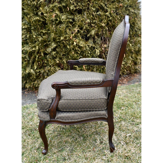 Wood Fairfield Co Wood Armchair Vintage Traditional French Louis XV Parlor Accent For Sale - Image 7 of 12
