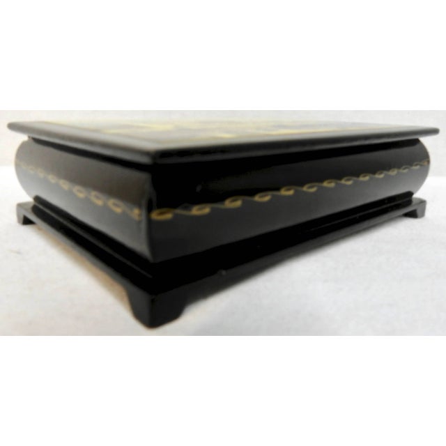 Traditional Waterfront at the Kremlin on a Russian Lacquer Box For Sale - Image 3 of 9