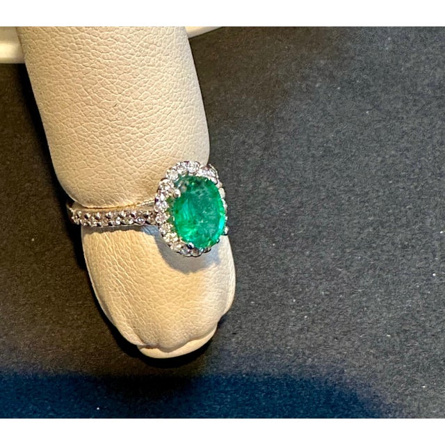 6x8mm Oval Cut Natural Emerald & 1 Ct Natural Diamond Halo Engagement Ring For Sale In New York - Image 6 of 8