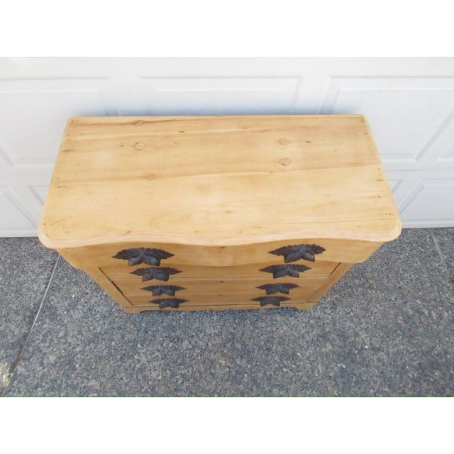 American Antique American Scrubbed Pine Dresser For Sale - Image 3 of 18