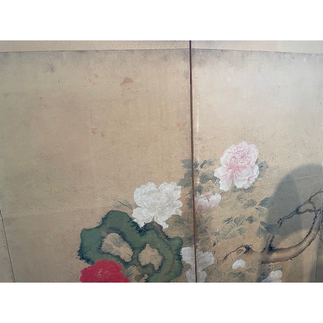 Early 20th Century Vintage Japanese Byobu Four Panel Red Floral Gold Screen For Sale - Image 5 of 8