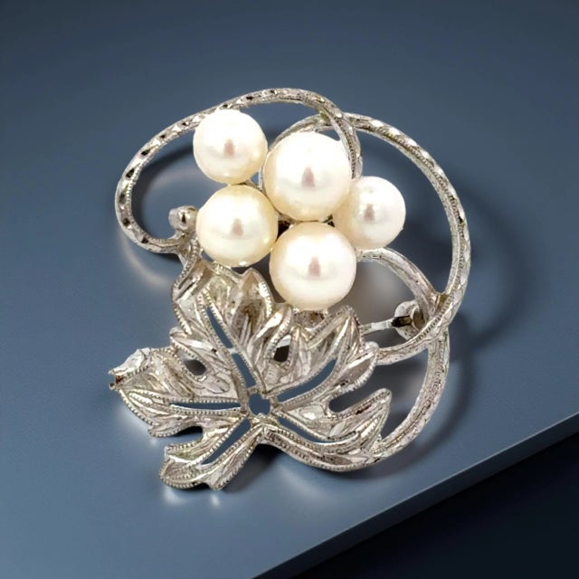 Contemporary Mikimoto Akoya Pearl Brooch Sterling Silver 6 mm 5.24 Grams Estate For Sale - Image 3 of 8