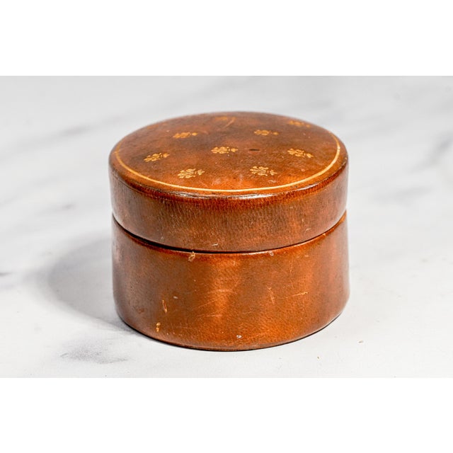 Mid Century Gilt Fleur De Lis Oval Trinket Box, G. Fox & Co. Vintage Italian Leather Jewelry Box Luxury Home Decor For Sale In New York - Image 6 of 12