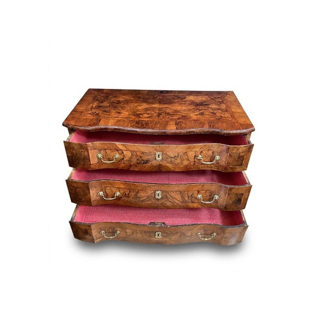 Mid 18th Century Continental Rococo Style Burl Walnut Arbalète-Form 3-Drawer Commode For Sale - Image 5 of 9