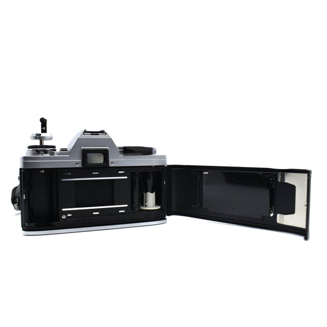 1980's Minolta X-370 35mm SLR Film Camera With Five Star 35-75mm MC Auto Zoom Lens - Japan For Sale - Image 11 of 11