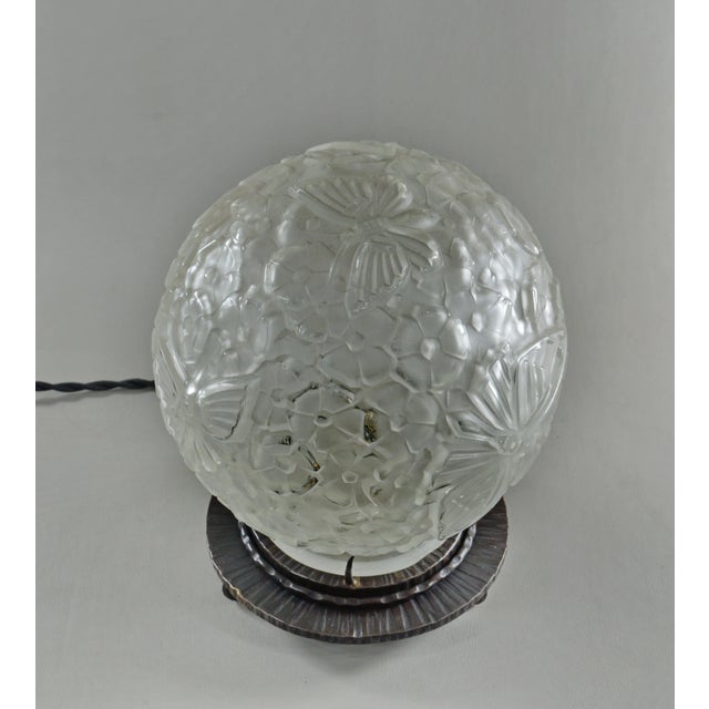 1920s French Art Deco Table Lamp by Verreries Des Hanots 1920s Butterfly Frosted Glass & Iron For Sale - Image 5 of 14