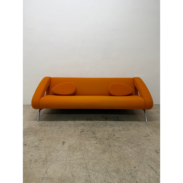 The Isobel sofa is characterized by its retro-futuristic look. Designer van der Kley achieved this feel by developing the...