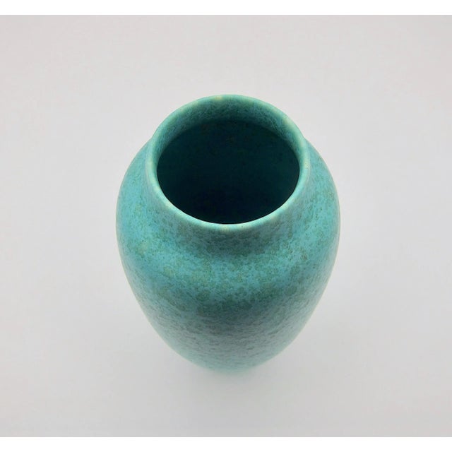 Ceramic 1930s English Pilkingtons Royal Lancastrian Green Vase With Mottled Matte Glaze For Sale - Image 7 of 9