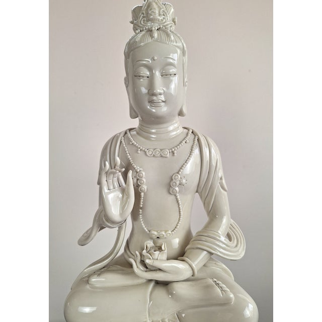 Chinese DeHua Porcelain Seated Buddha on a Lotus Throne For Sale In Portland, OR - Image 6 of 9