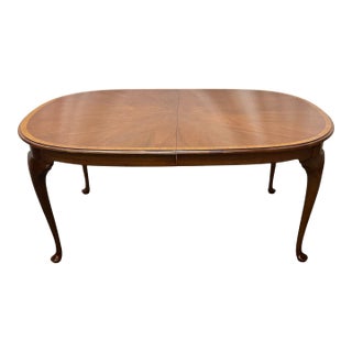 Vintage Traditional Chippendale Style Banded Mahogany Matched Grain Extension Dining Table For Sale