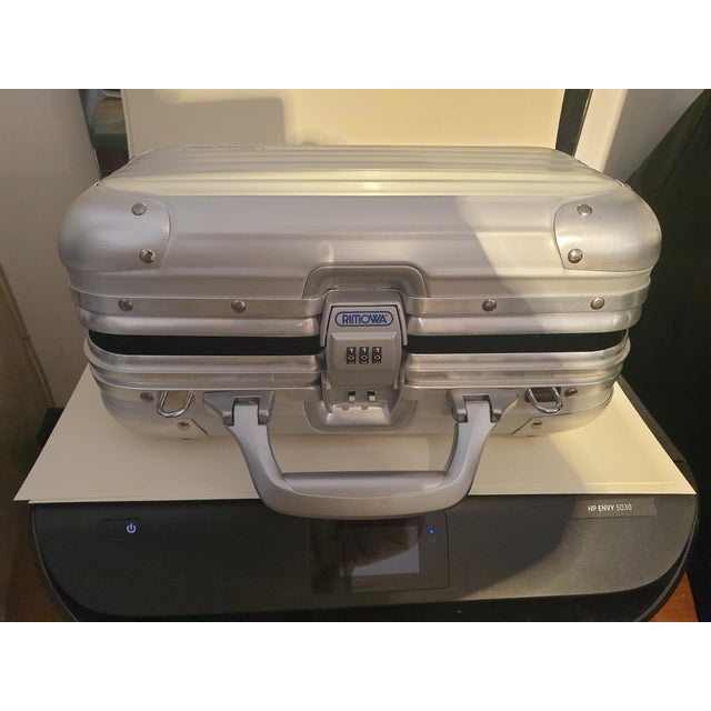 Small Silver Aluminum Beauty Case, 1980s For Sale - Image 6 of 6