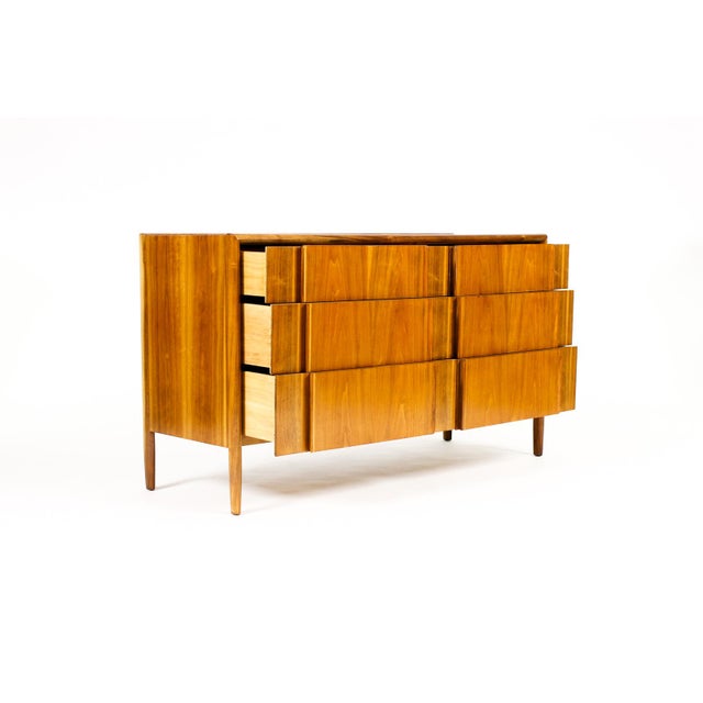 Drexel 1960s Danish Modern Mid Century Walnut Low Dresser — Barney Flagg for Drexel Parallel — 6 Drawers For Sale - Image 4 of 9