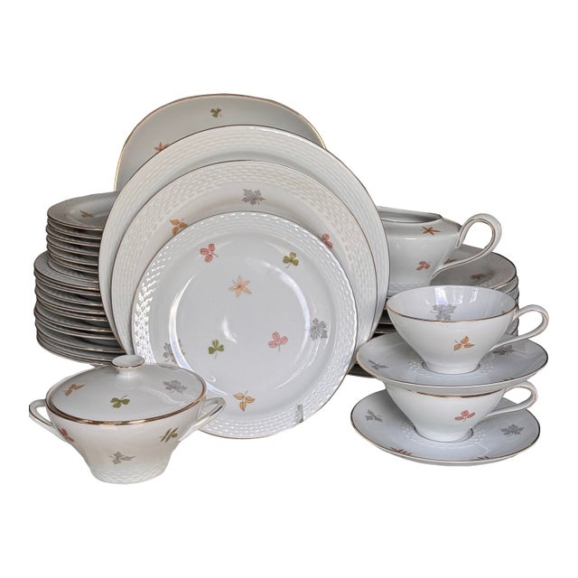 Mid-Century Johann Haviland Rosenthal Bavaria Autumn Leaves Pattern by Raymond Loewy - 33 Pieces For Sale