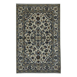 Middle Eastern Rug in Wool For Sale