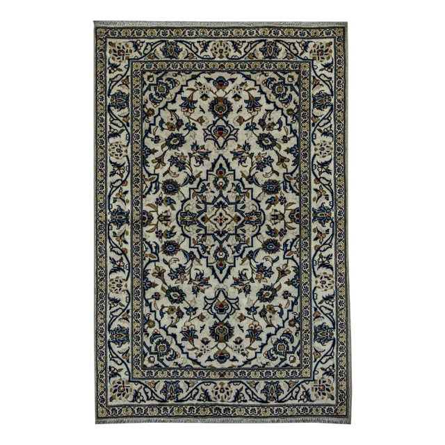 Middle Eastern Rug in Wool For Sale