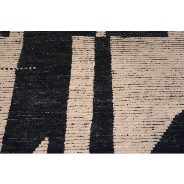 Early 21st Century Nazmiyal Collection Large Modern Geometric Hollywood Regency Style Rug For Sale - Image 5 of 8
