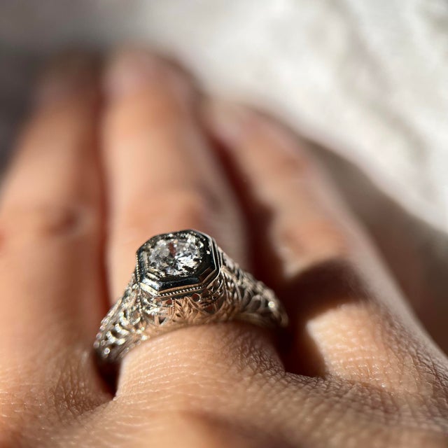 Art Deco Diamond Filigree Engagement Ring in 18k White Gold, Old European Cut 0.25 Ct, C. 1920s, Size 5 For Sale - Image 10 of 12