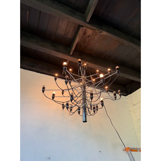 Model 2097 30-Light Chandelier by Gino Sarfatti for Arteluce, 1960s For Sale - Image 12 of 18