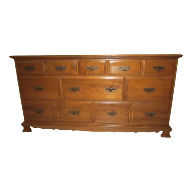 1970s Ethan Allen Style Dresser 8 Drawer Maple Wood For Sale